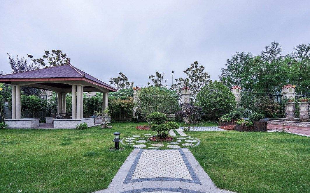 此生，愿以山野為伴，鮮花為友