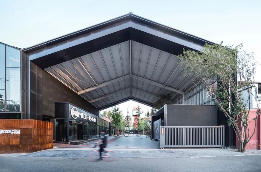 雕刻天花板 - MeePark自空間中央商務區