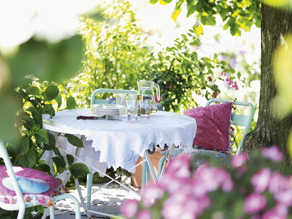 8個花園中好看的餐桌實例，有你喜歡的嗎？