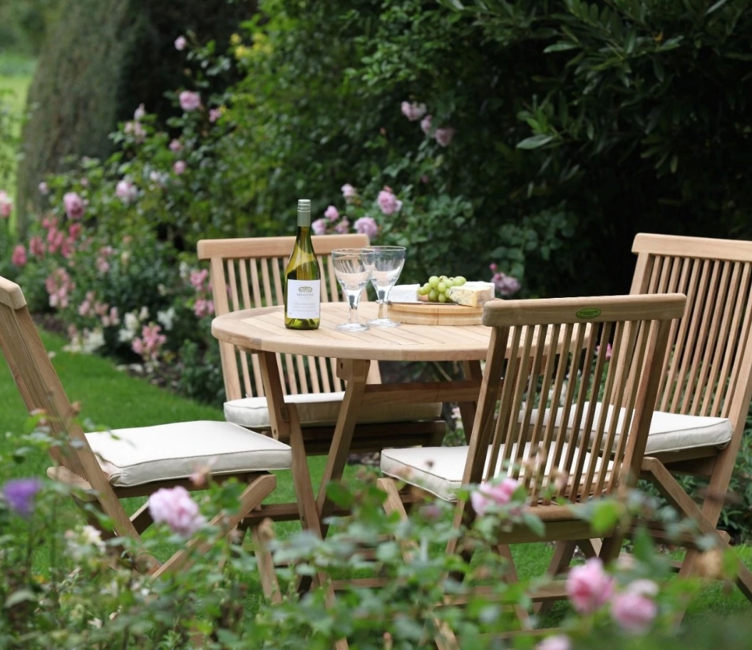 不知道怎么選戶外家具？看完這篇，讓你的庭院舒適美觀度雙提升！